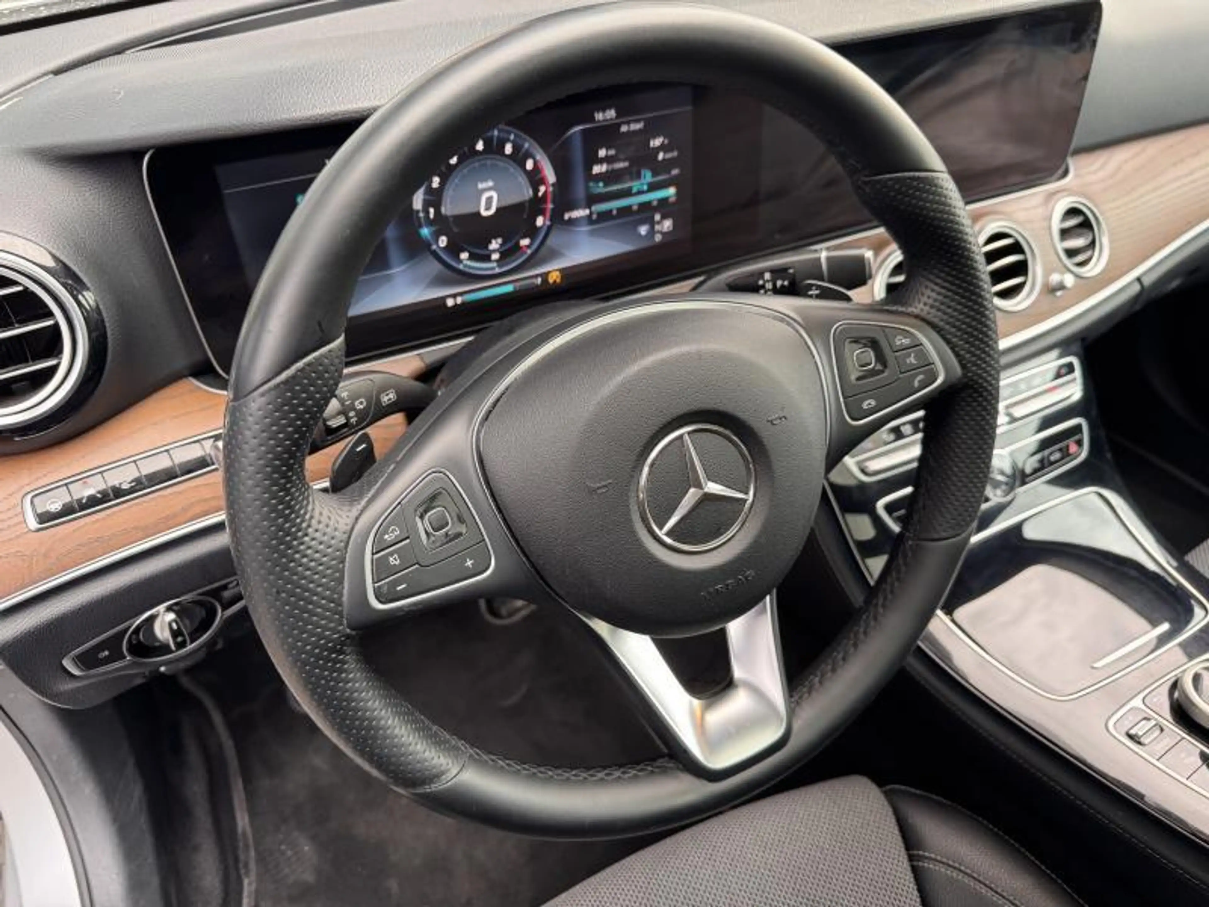 Mercedes-Benz E 400 Avantgarde/Attelage/Sièges électriques chauffant — photo 6