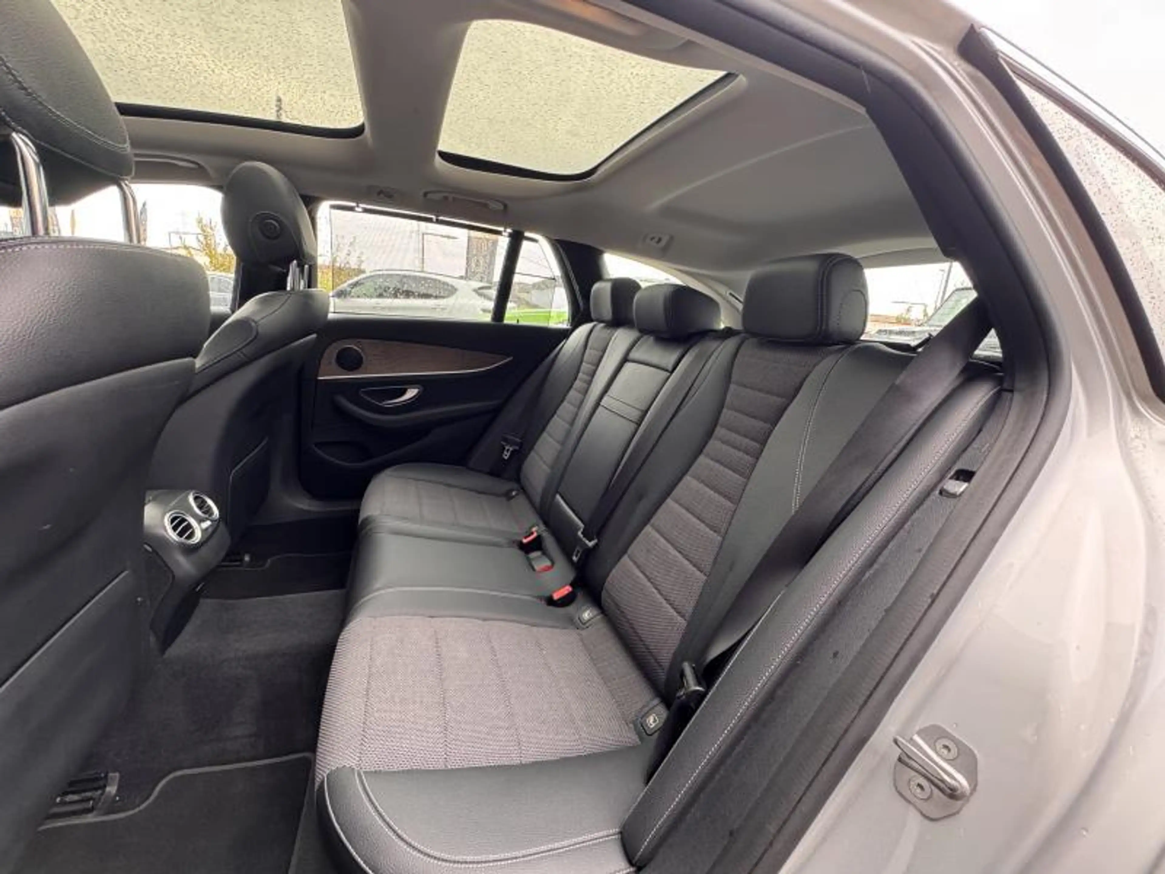 Mercedes-Benz E 400 Avantgarde/Attelage/Sièges électriques chauffant — photo 9