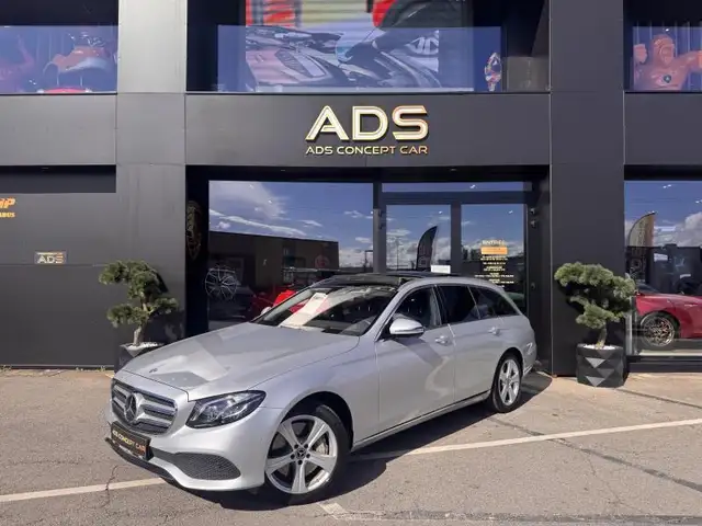 Mercedes-Benz E 400 Avantgarde V6 Biturbo 3.5L 333ch/Attelage/Sièges