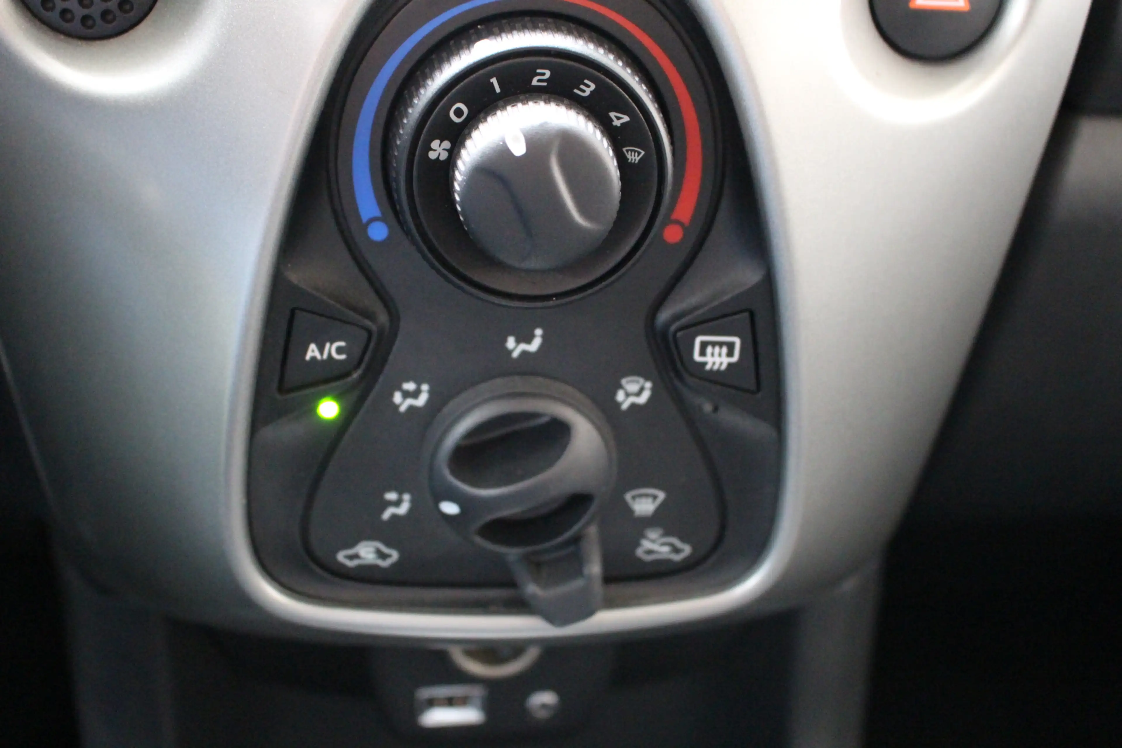 Toyota Aygo 1.0 VVT-i x-sport 5-drs | Airco | Camera | All Sea — photo 23