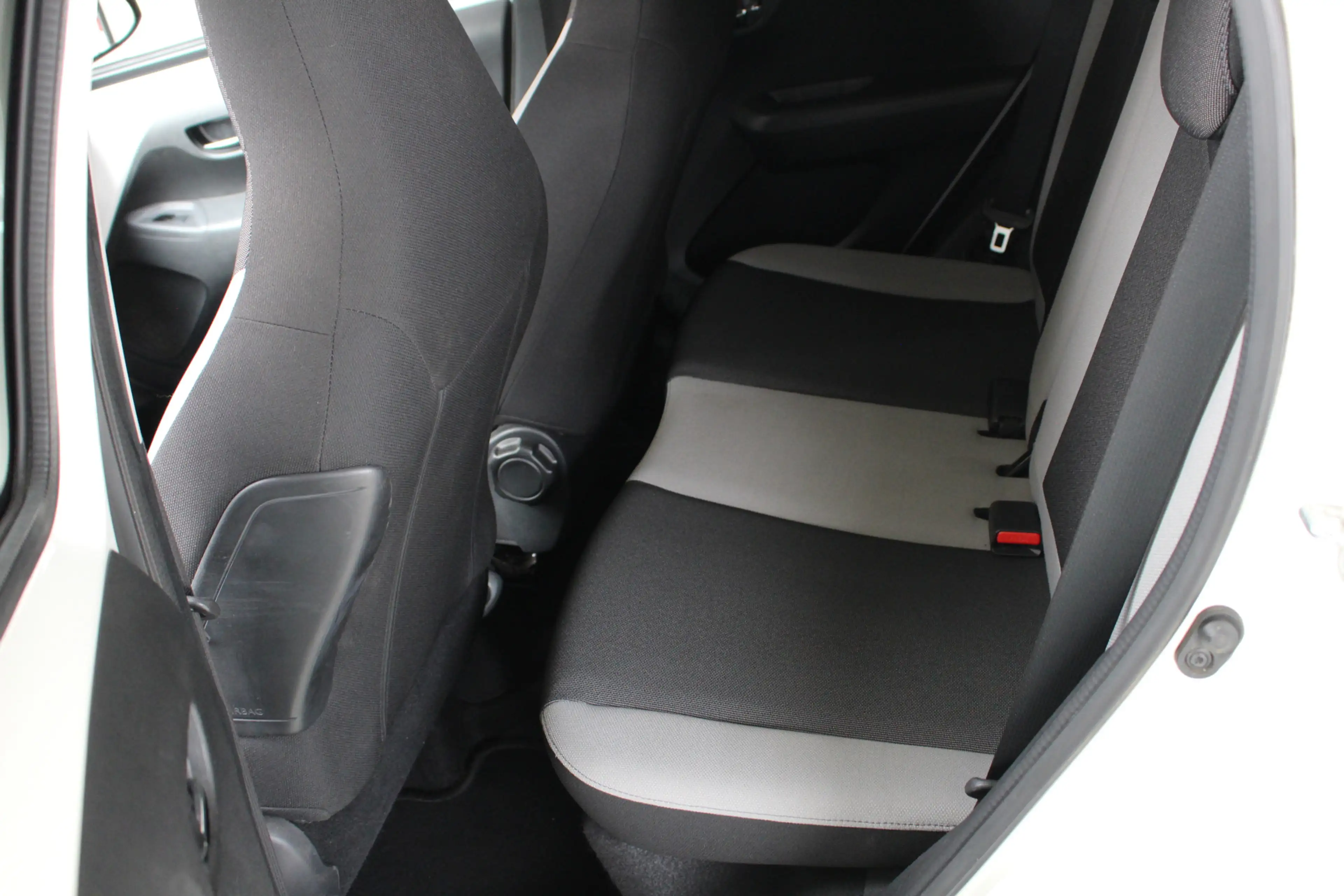 Toyota Aygo 1.0 VVT-i x-sport 5-drs | Airco | Camera | All Sea — photo 15