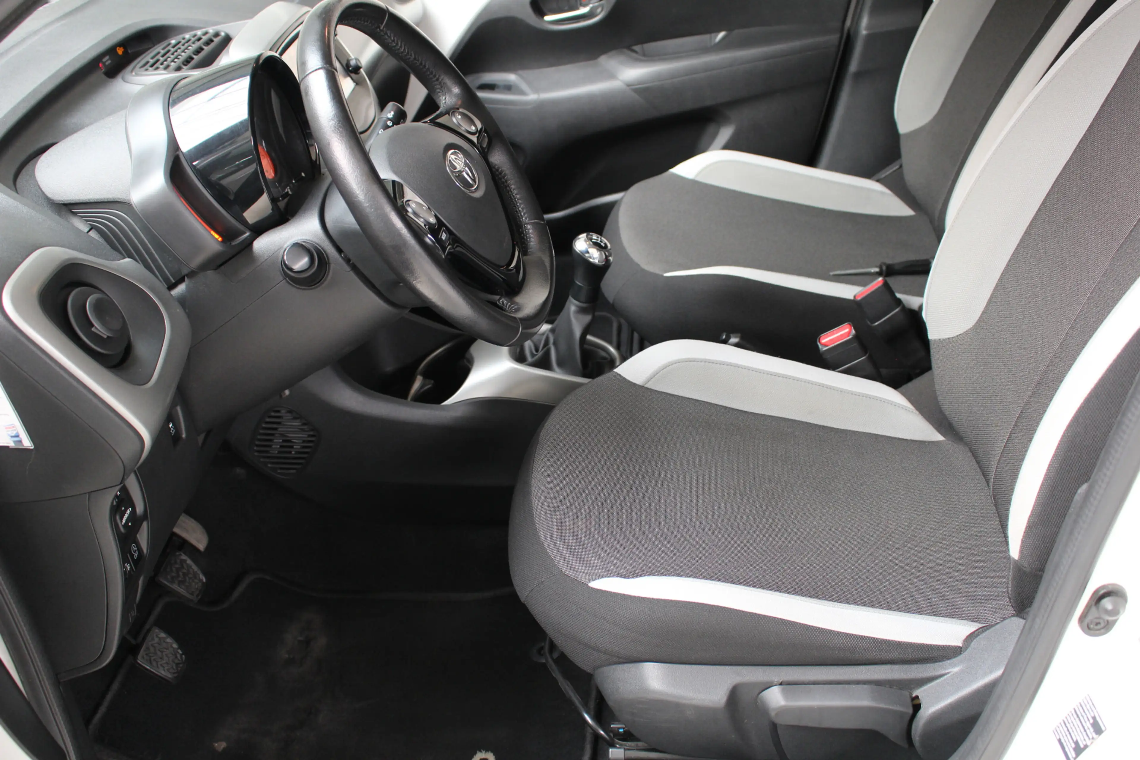 Toyota Aygo 1.0 VVT-i x-sport 5-drs | Airco | Camera | All Sea — photo 12