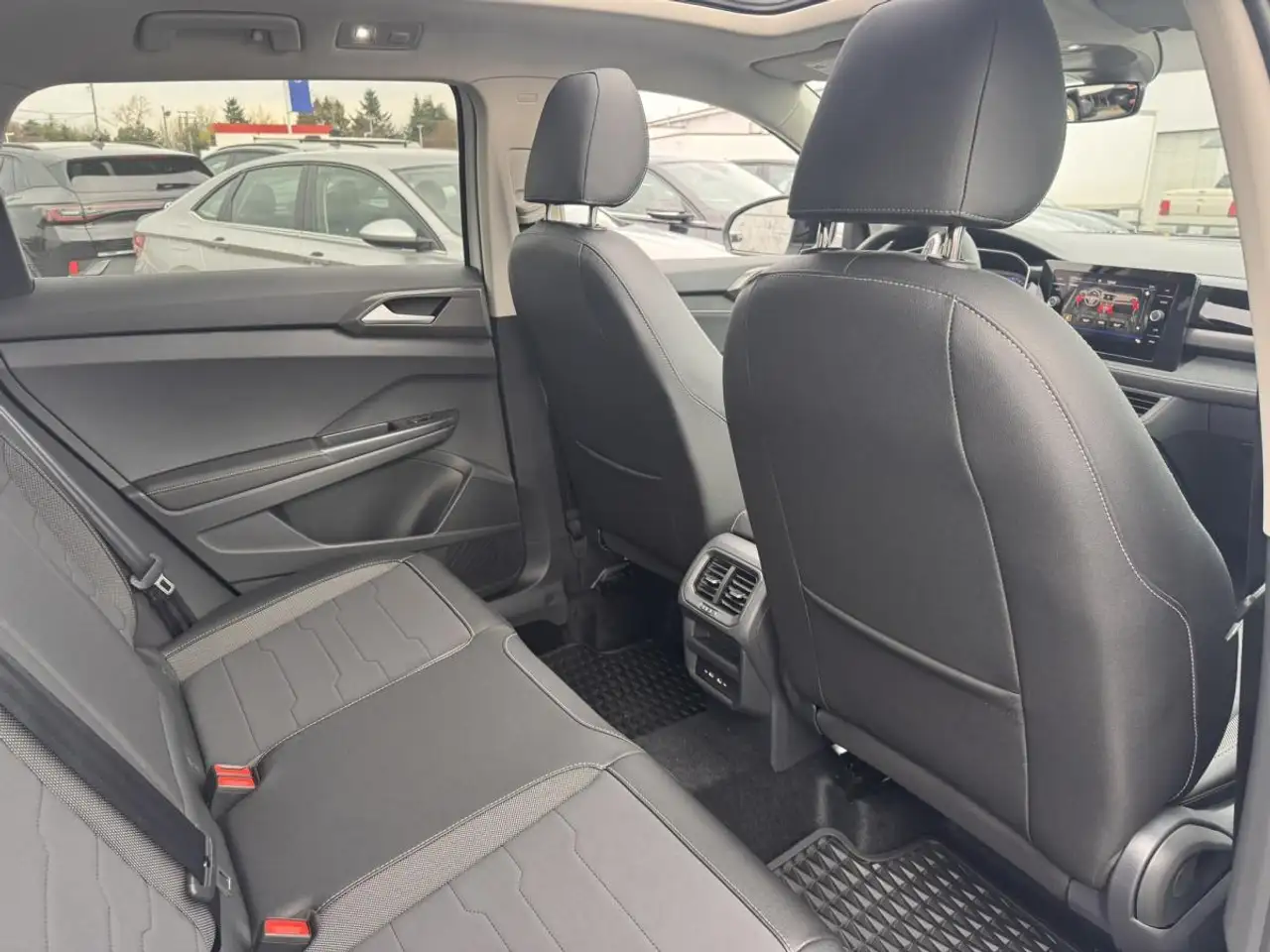 Volkswagen Taos снимка Volkswagen Taos