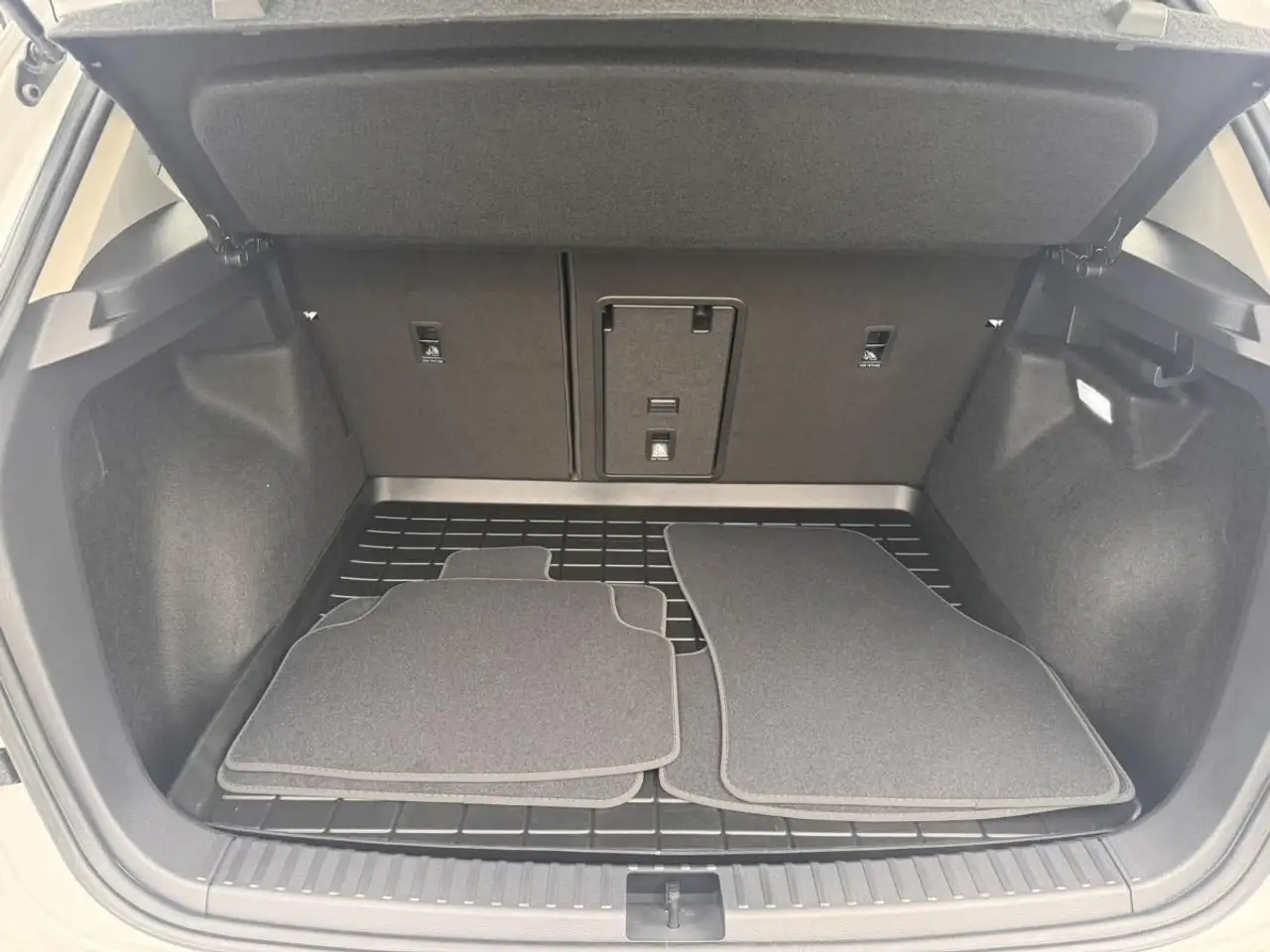 Volkswagen Taos снимка Volkswagen Taos
