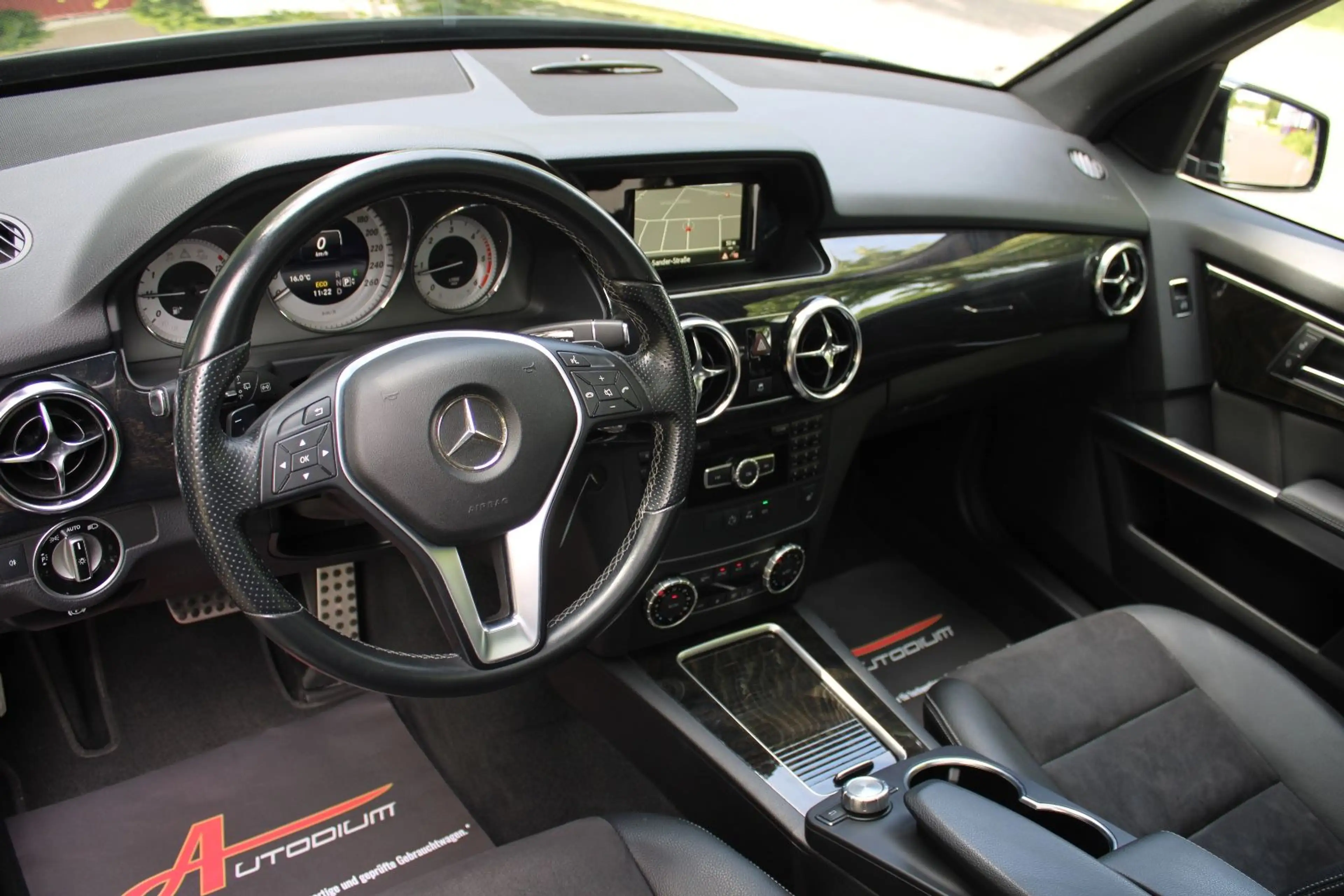 Mercedes-Benz GLK 220 CDI *Sportpaket/Pano/Leder/AHK!/ILS/19'* — photo 11