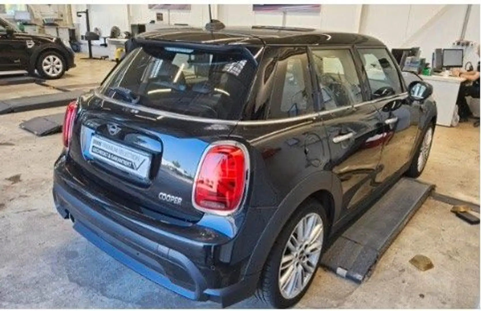 MINI Cooper Classic Trim Aut/Navi/LED/SportSitze Schwarz - 2
