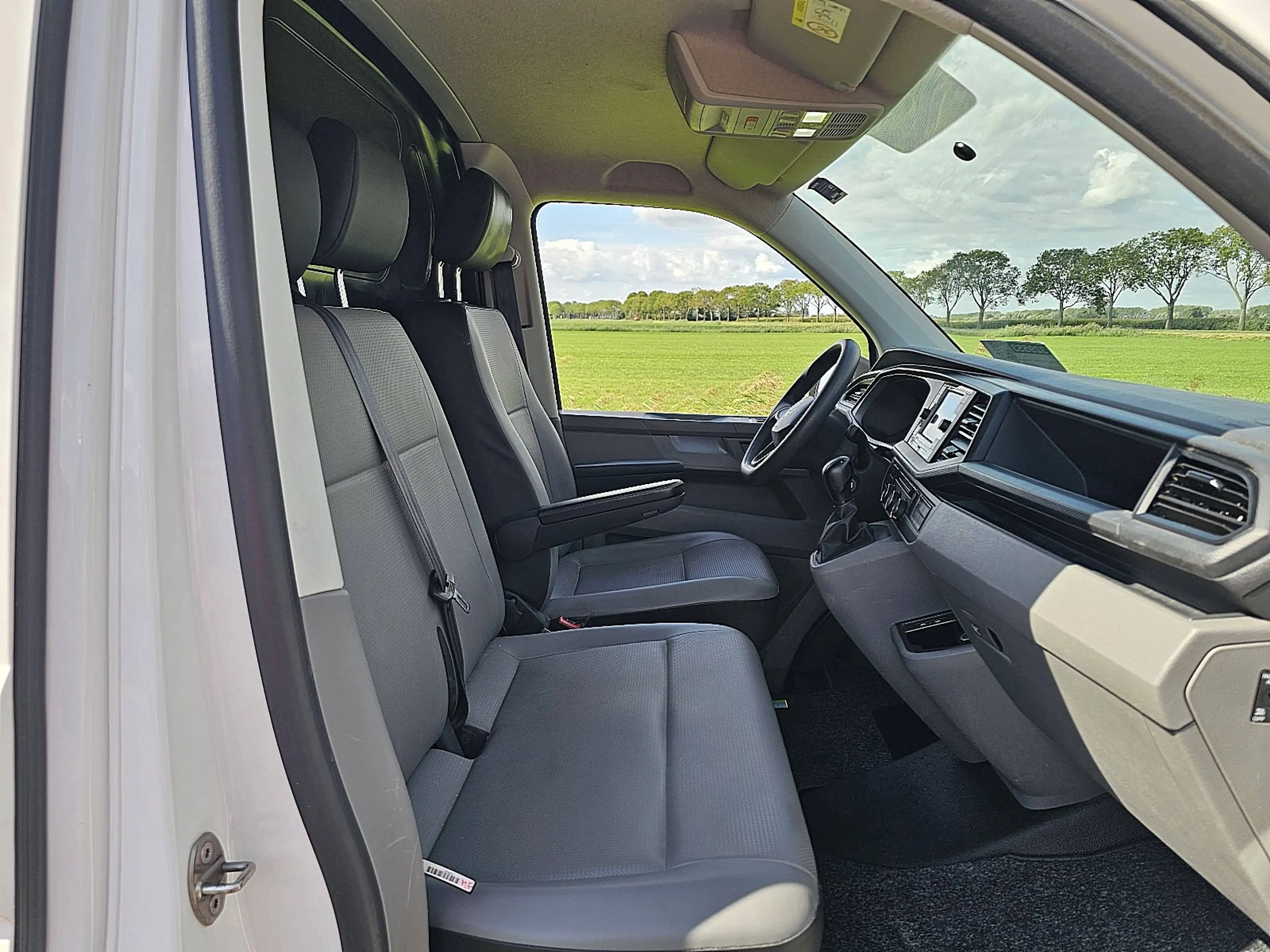Volkswagen Transporter 2.0 TDI T6.1 150Pk L2H1 Autm — photo 7