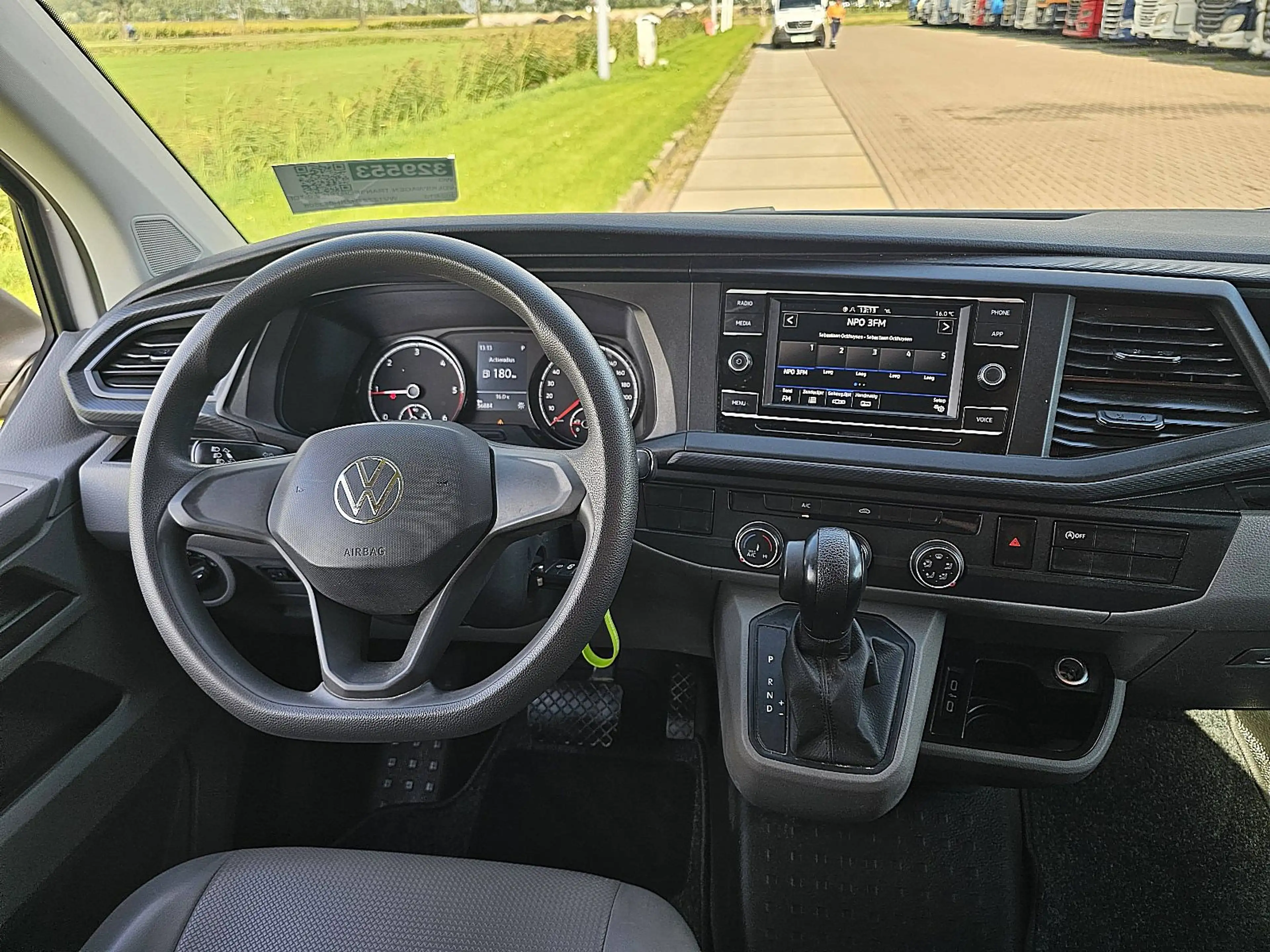 Volkswagen Transporter 2.0 TDI T6.1 150Pk L2H1 Autm — photo 8