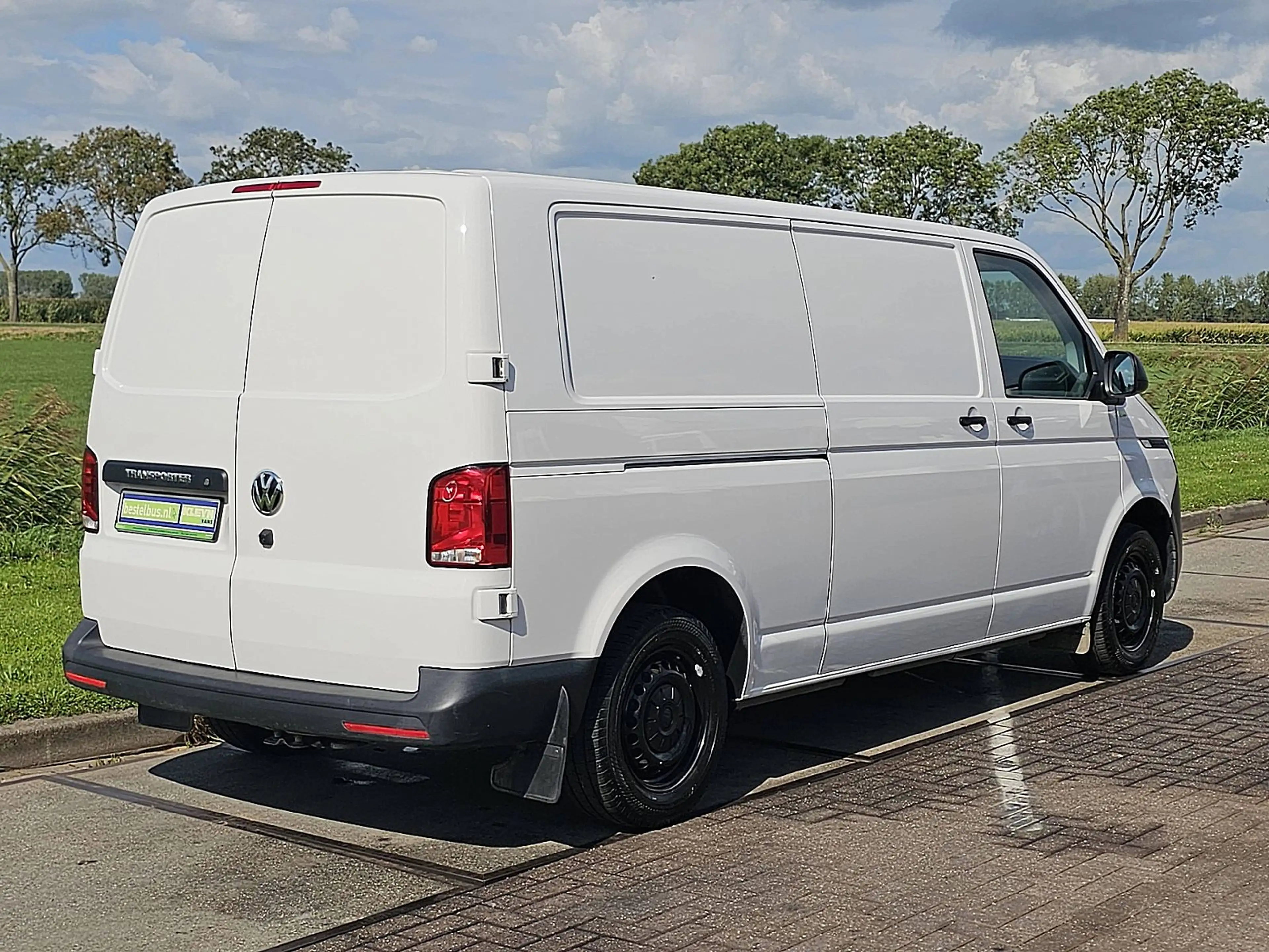 Volkswagen Transporter 2.0 TDI T6.1 150Pk L2H1 Autm — photo 3