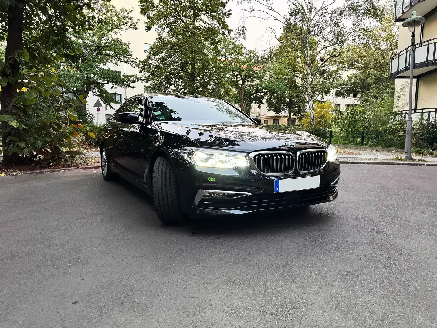 BMW 520 520d Efficient Dynamics Edition Aut. Luxury Line Schwarz - 1