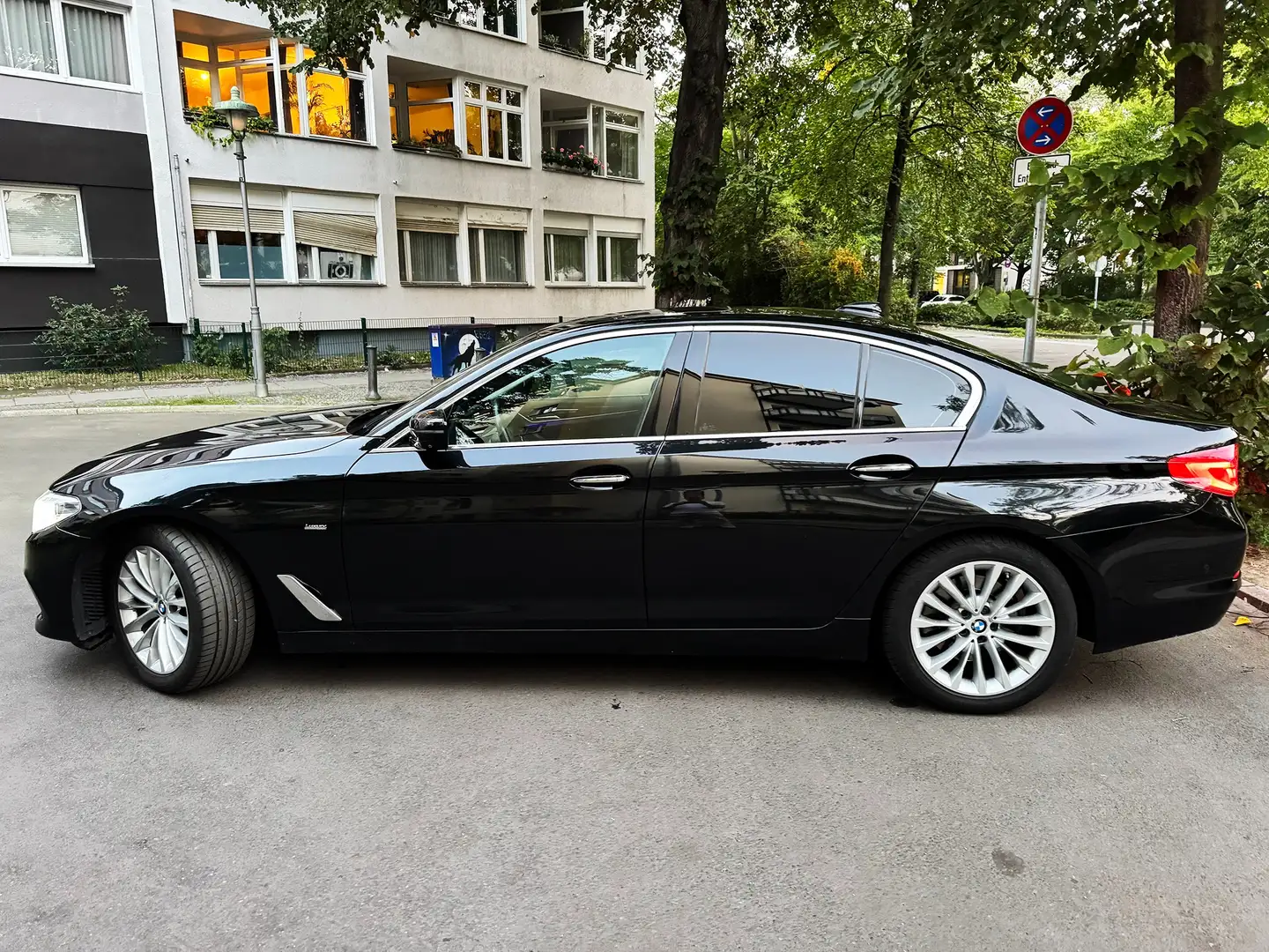 BMW 520 520d Efficient Dynamics Edition Aut. Luxury Line Schwarz - 2