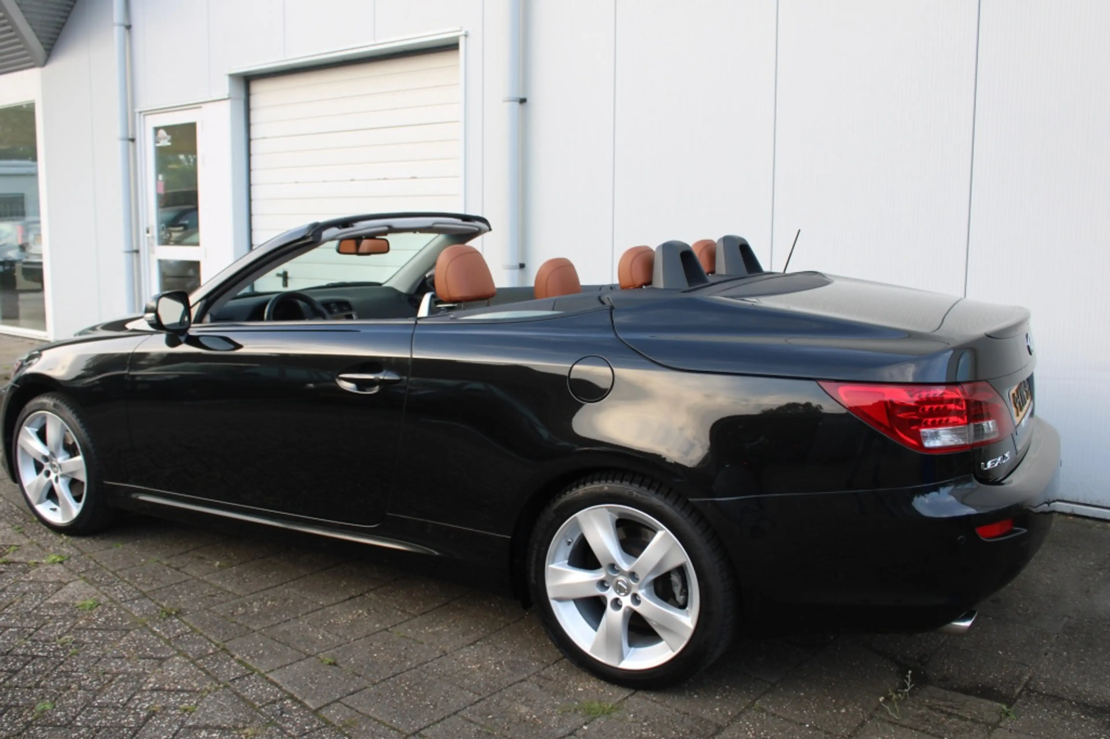 Lexus IS 250 Cabriolet 250C Executive — photo 17