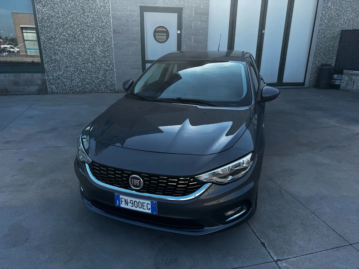 Fiat Tipo Tipo 4p 1.3 mjt Lounge 95cv Euro 6 Gris - 2