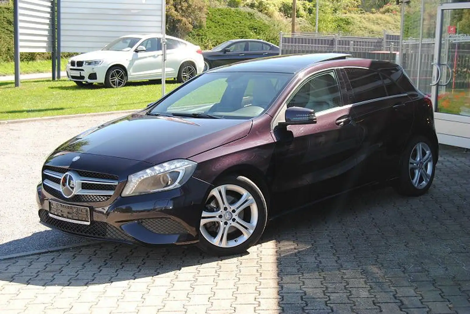 Mercedes-Benz A 180 Urban Autom.Pano.H&K.Xenon.Kamera.e-Sitz Lila - 1