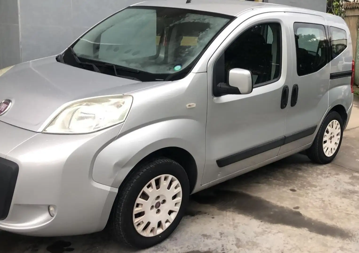 Fiat Qubo 1.4 8V 77 CV Dynamic Natural Power Gris - 2