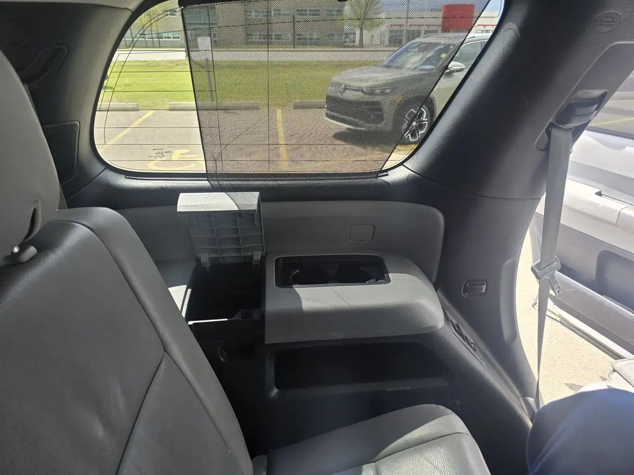 Toyota Sequoia снимка Toyota Sequoia
