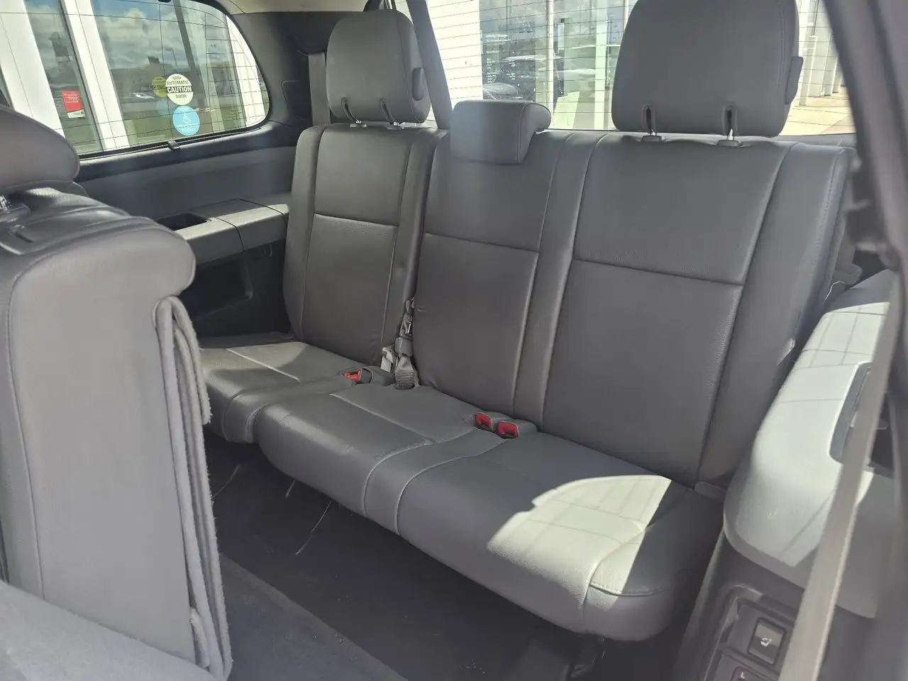 Toyota Sequoia снимка Toyota Sequoia