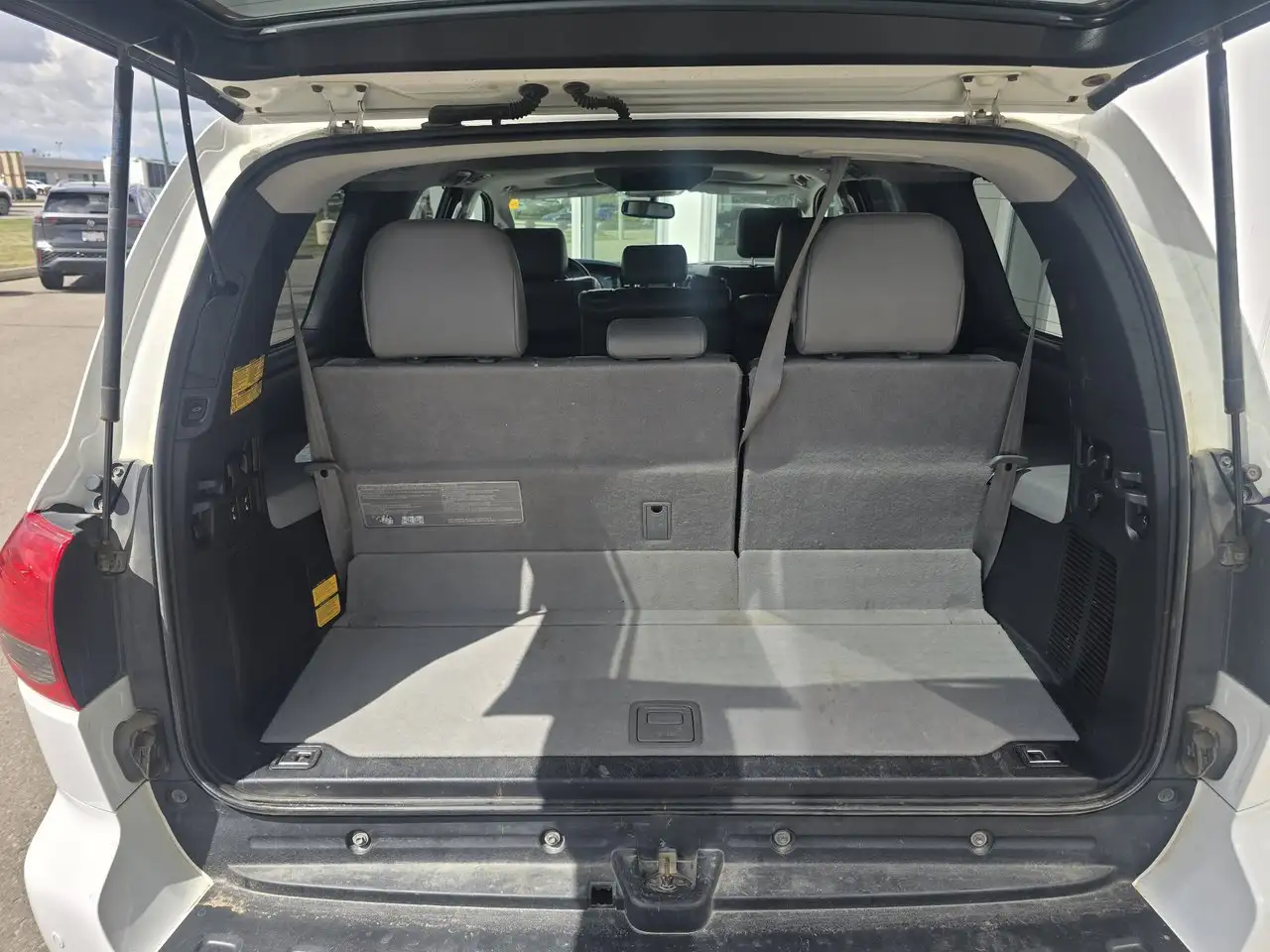 Toyota Sequoia снимка Toyota Sequoia