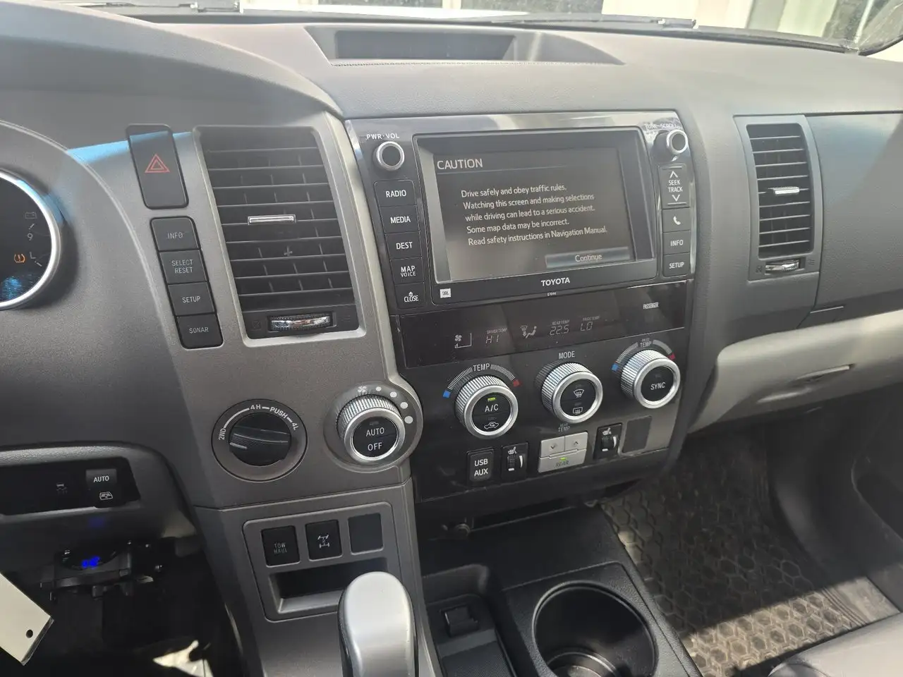 Toyota Sequoia снимка Toyota Sequoia