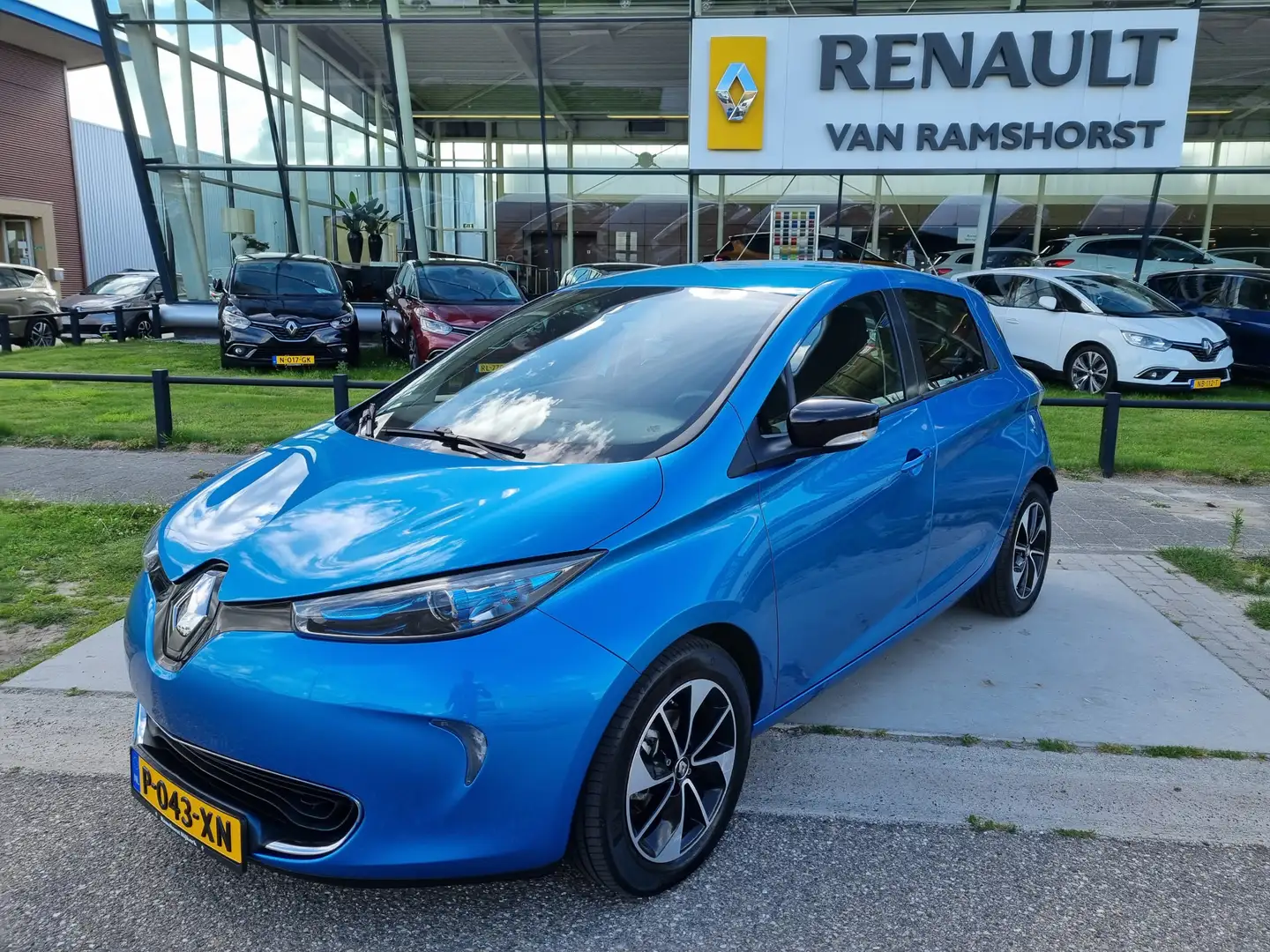 Renault ZOE E-Tech Electric R90 Intens 41 kWh (AccuHuur) incl. Blue - 1