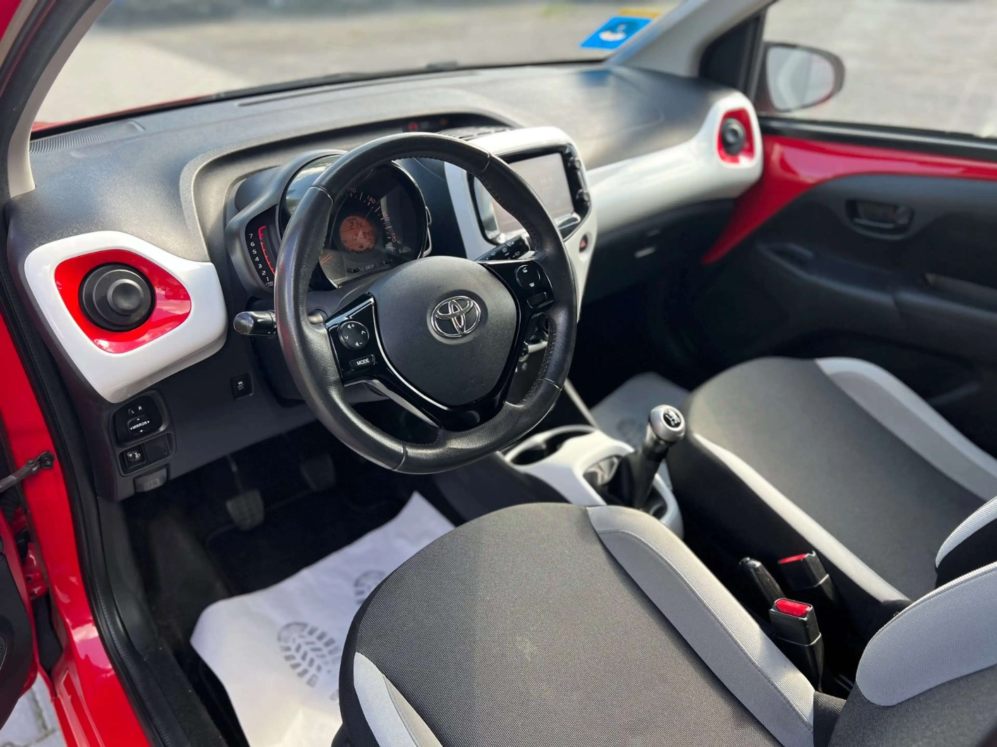 Toyota Aygo AYGO x-play touch*KLIMA*CAM*HU/AU NEU*TEMPO — photo 12