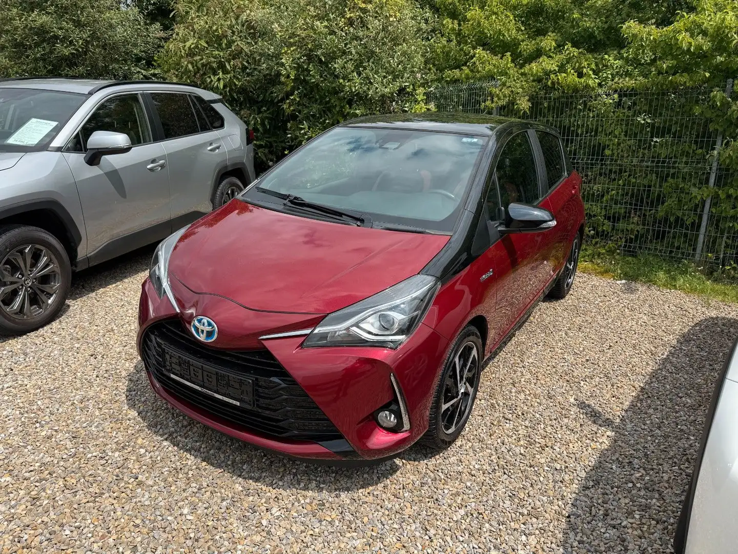 Toyota Yaris 1,5 Hybrid Style Selection Rot - 1