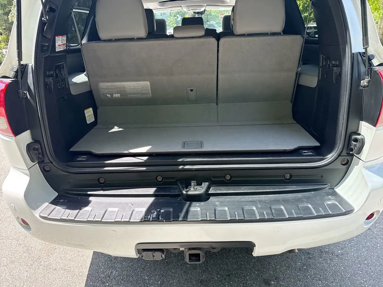 Toyota Sequoia снимка Toyota Sequoia