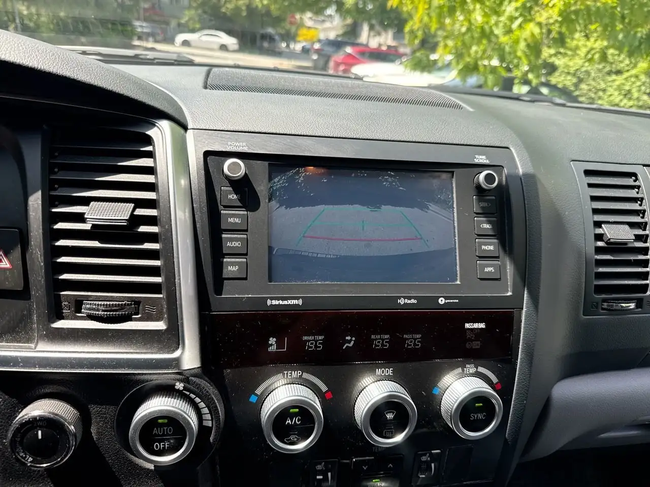 Toyota Sequoia снимка Toyota Sequoia