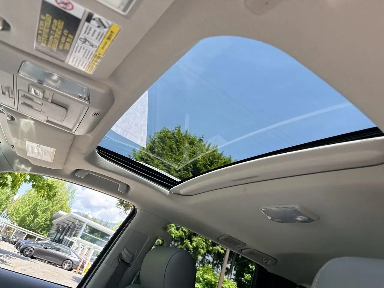 Toyota Sequoia снимка Toyota Sequoia