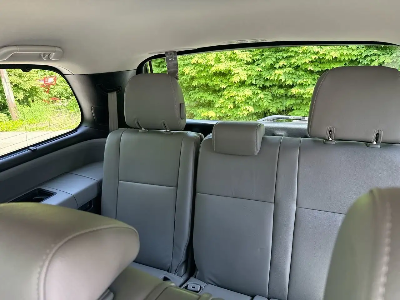Toyota Sequoia снимка Toyota Sequoia