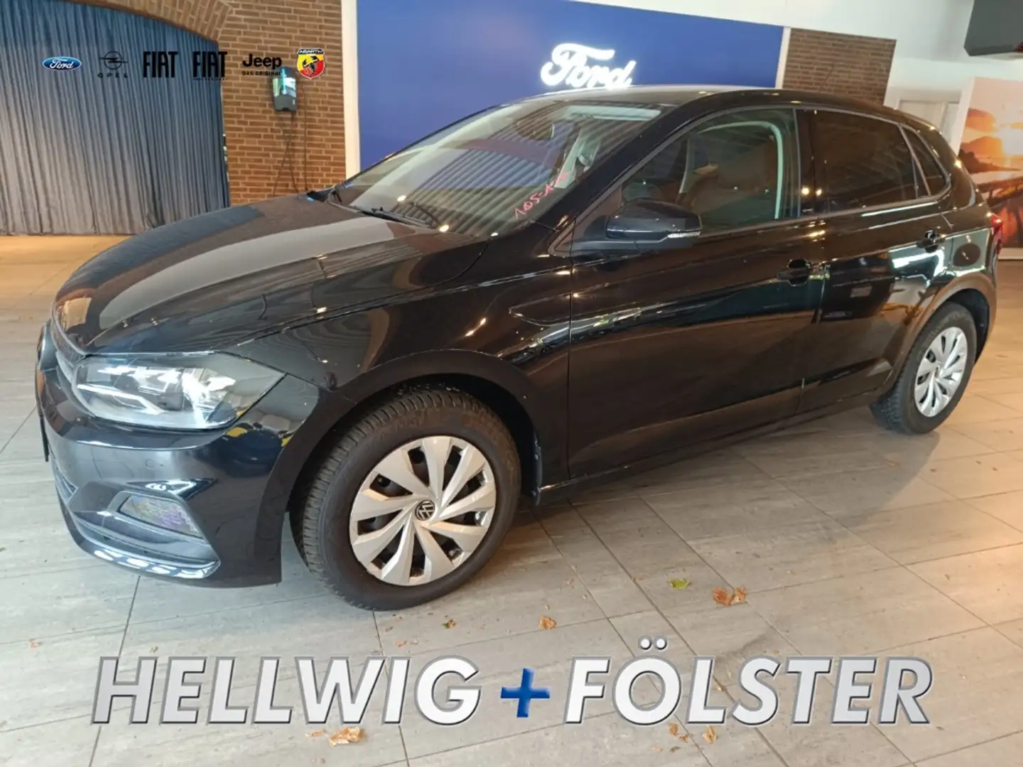 Volkswagen Polo COMFORTLINE NAVI / PDC / GJR / SHZ Zwart - 1