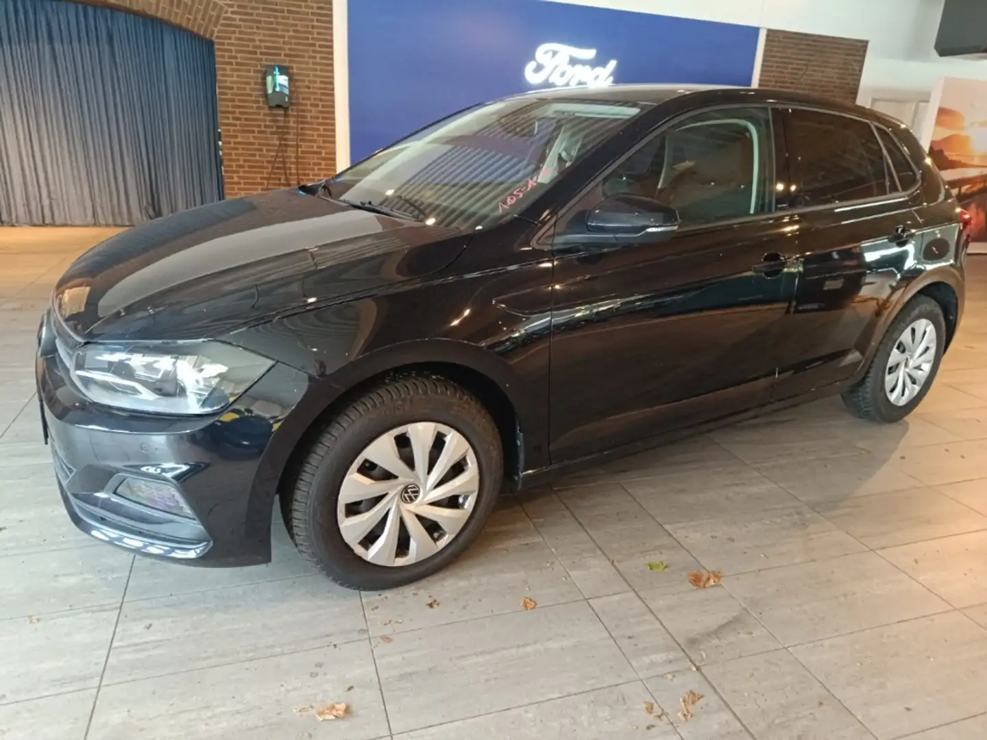Volkswagen Polo COMFORTLINE NAVI / PDC / GJR / SHZ Zwart - 2