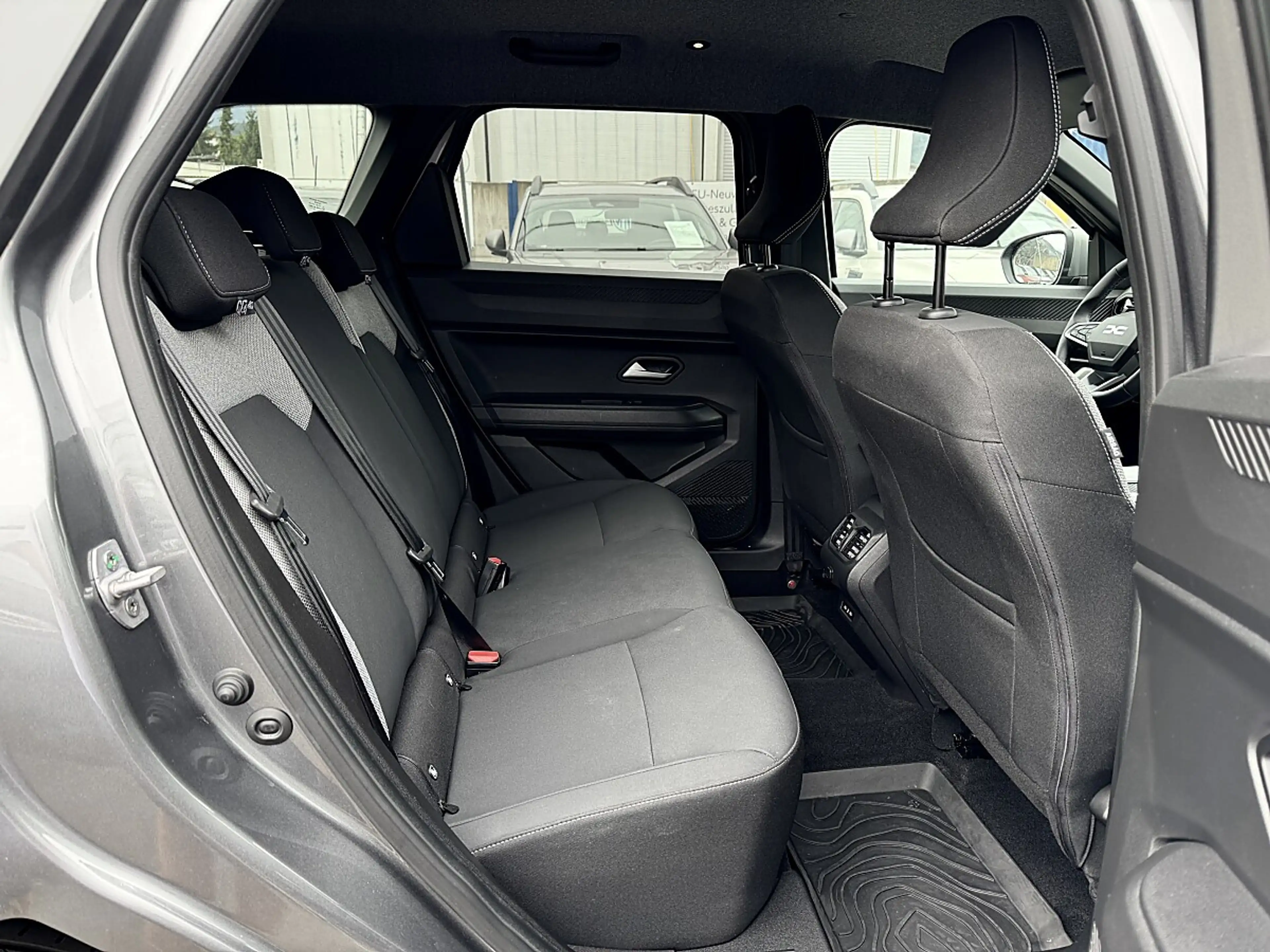 Dacia Bigster Journey Hybrid 155 LED PDC WinterPaketPlus — photo 10
