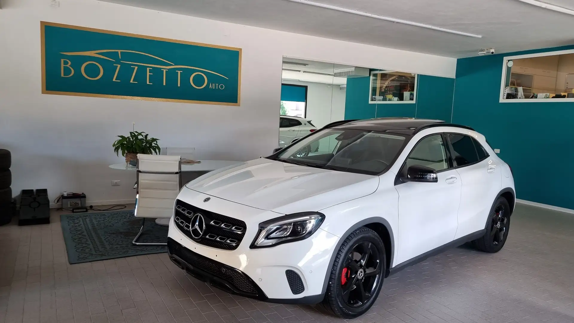 Mercedes-Benz GLA 180 d Black Editition + IVA.  OK NEOPATENTATI!!!! Bianco - 1