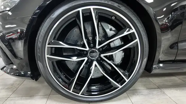 Audi RS6 view 12