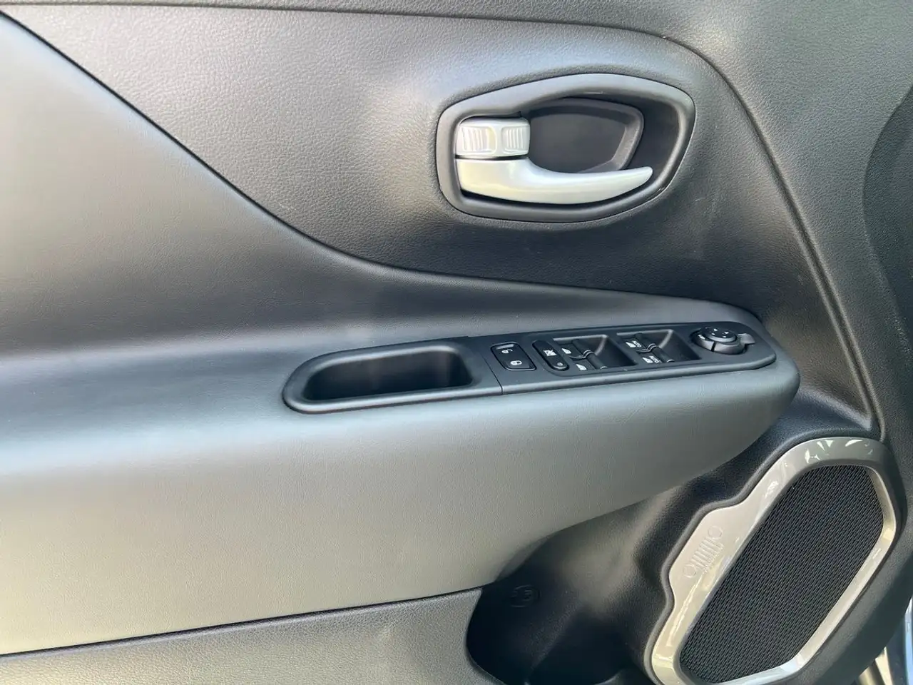 Jeep Renegade 2026 — фото 13
