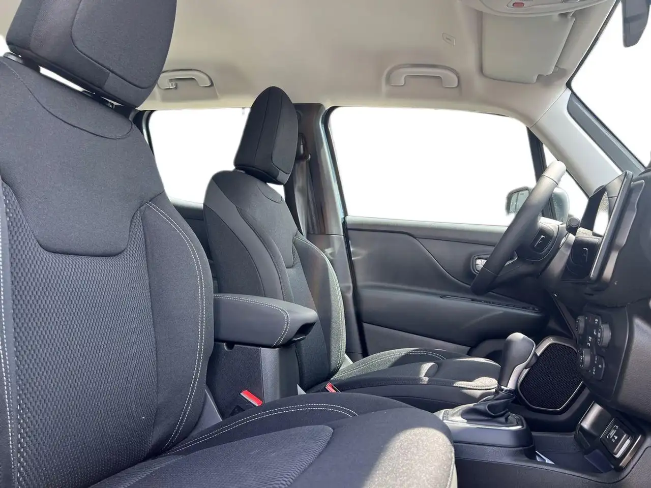 Jeep Renegade 2026 — фото 16