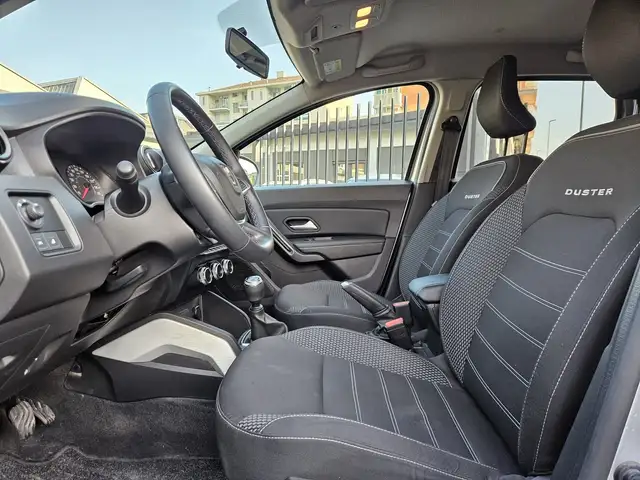 Dacia Duster view 8