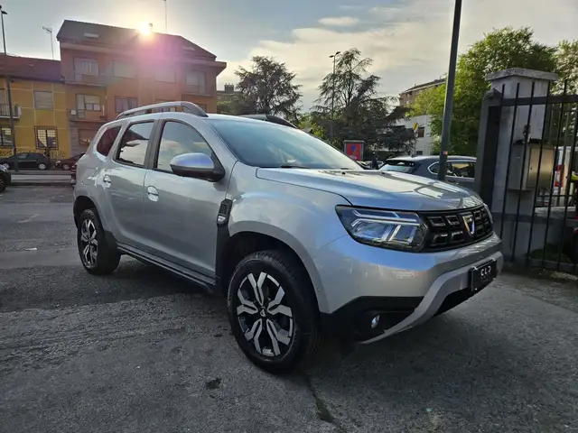 Dacia Duster view 3