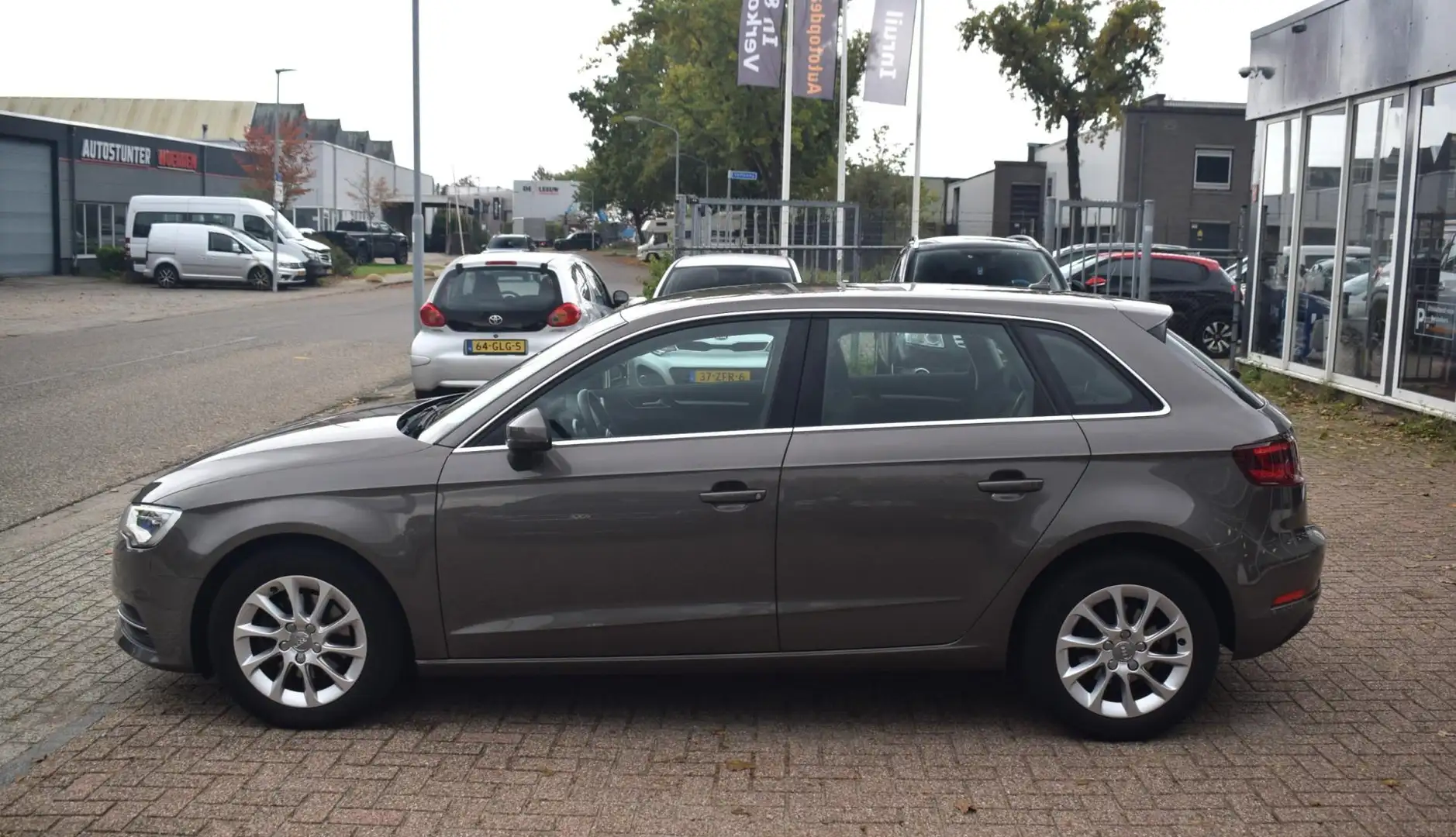 Audi A3 Sportback 1.4 TFSI Attraction Pro Line Plus g-tron Gris - 2