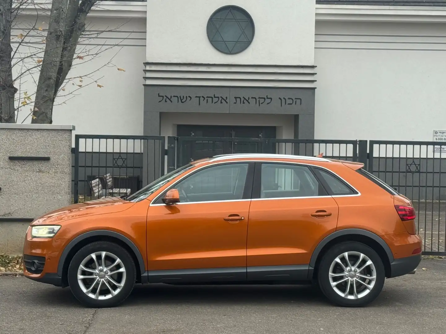 Audi Q3 2.0 TDI quattro /Panorama/Navi/BOSE Orange - 2