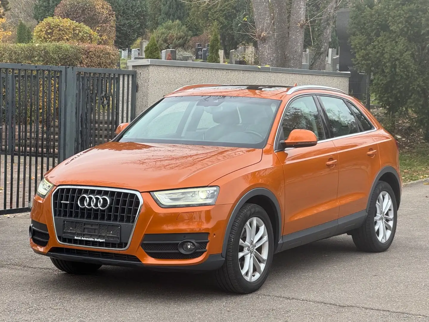 Audi Q3 2.0 TDI quattro /Panorama/Navi/BOSE Orange - 1