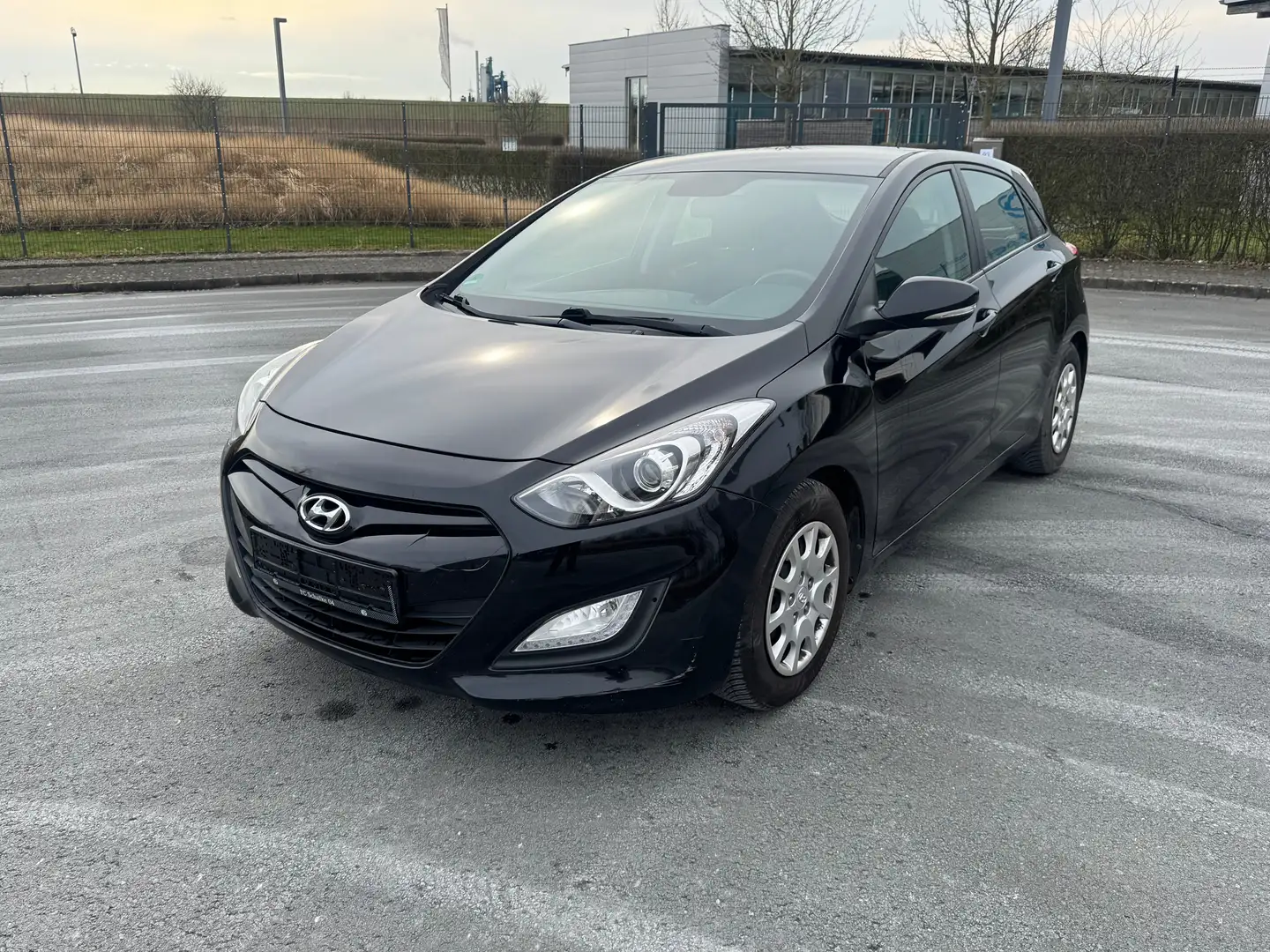 Hyundai i30 Classic Inspektion&TÜV&ReifenNeu NAVI AHK Klima Noir - 1