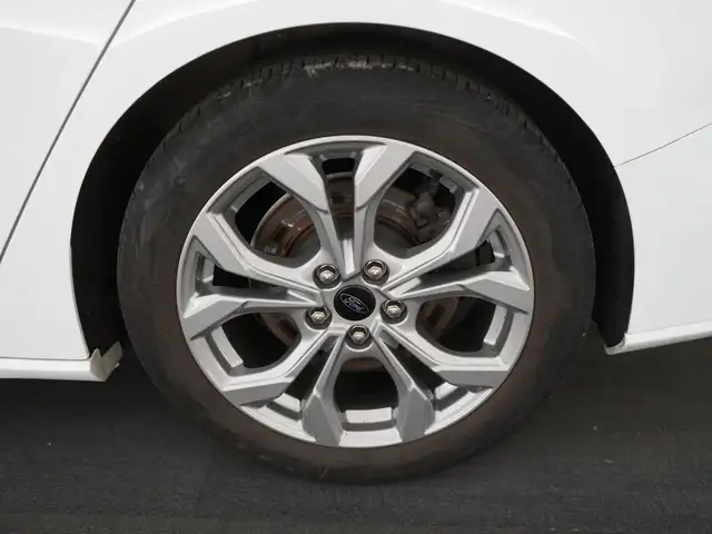 Ford Focus view 14
