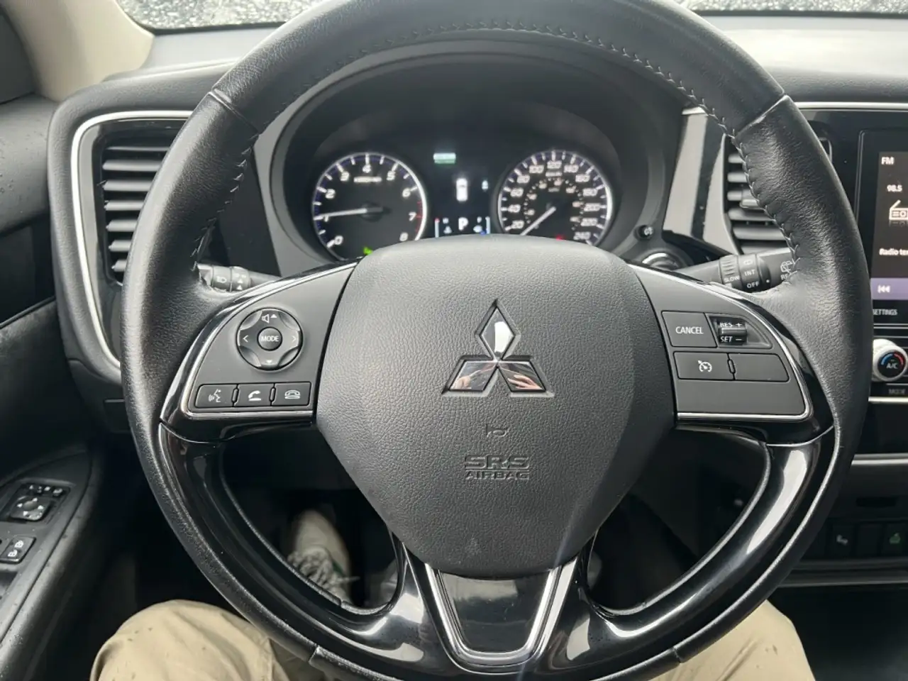 Mitsubishi Outlander снимка Mitsubishi Outlander