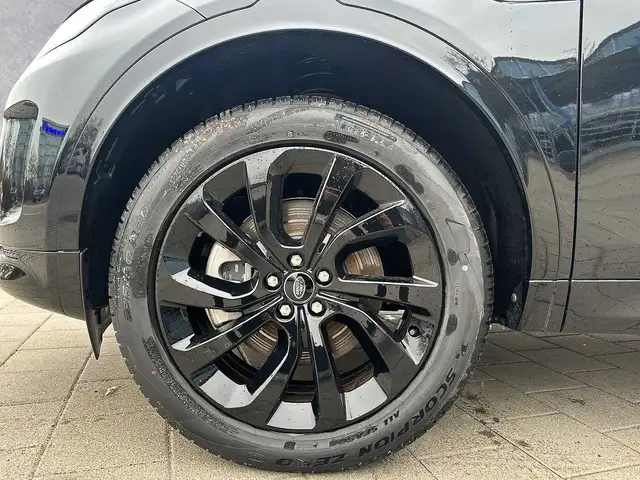 Land Rover Discovery Sport view 9