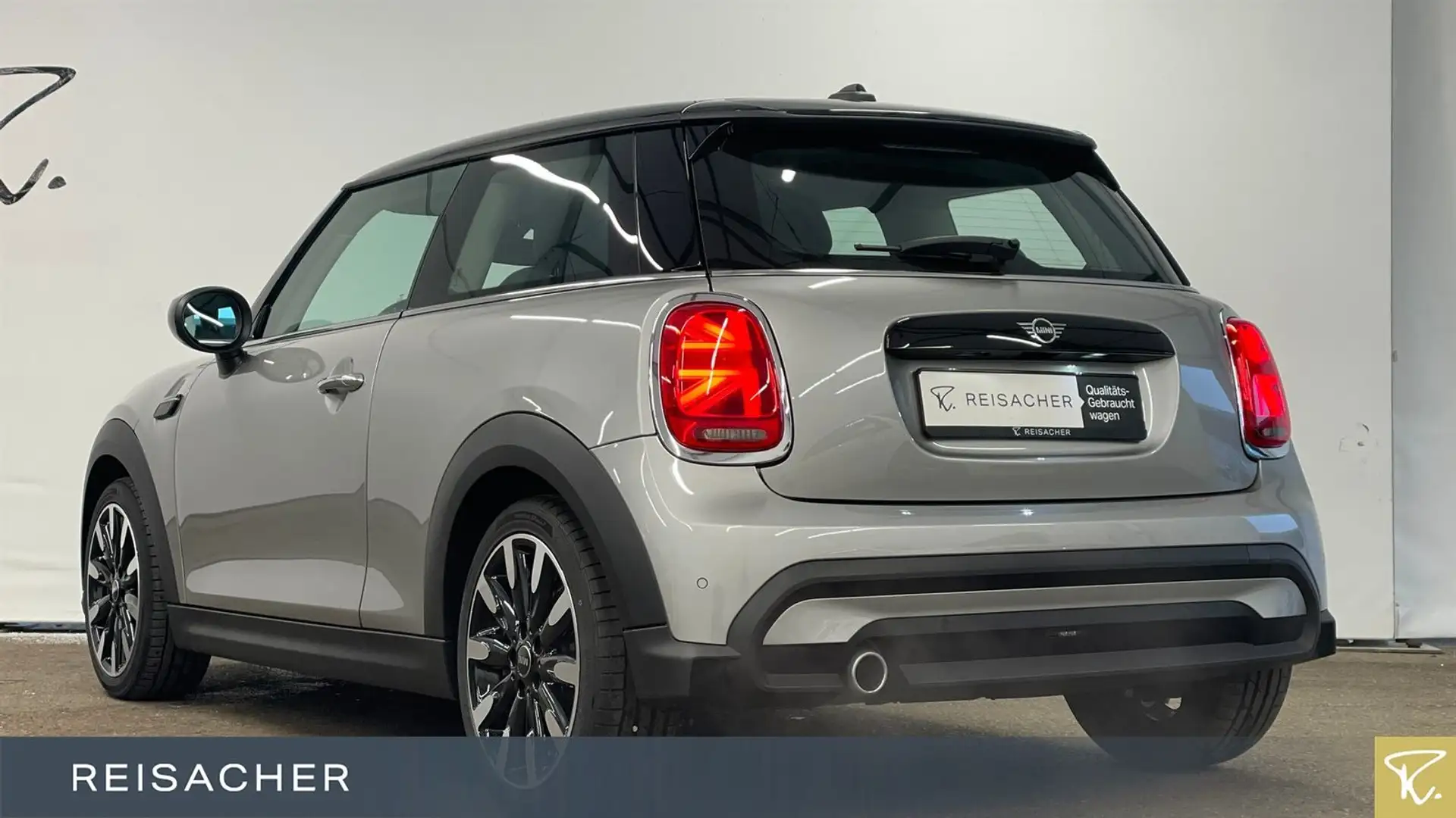 MINI Cooper Classic-Trim PDC LED DAB SHZ KlimaA 17" Silber - 2