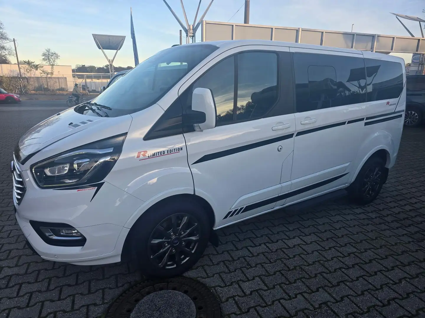 Ford Tourneo Custom 320 L1 Titanium X 185 PS Standheizung uvm Weiß - 2