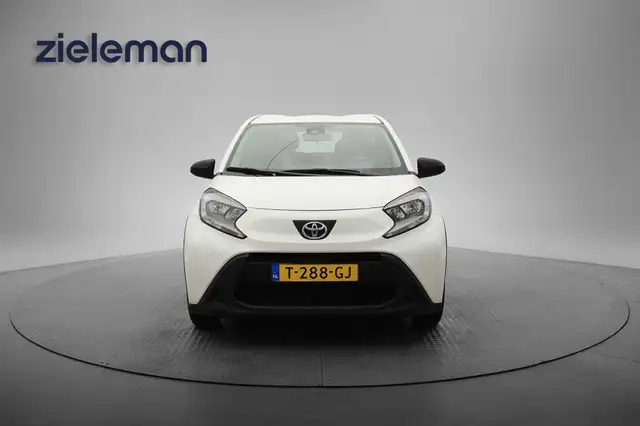 Toyota Aygo X view 12