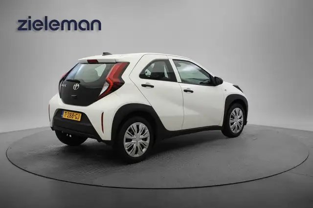Toyota Aygo X view 14